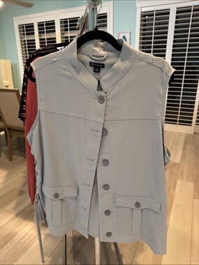 new directions Light Gray Sleeveless Utility Vest